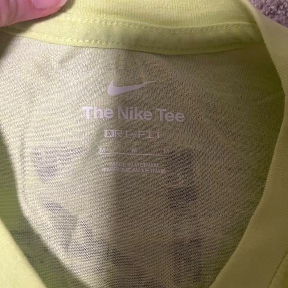 Mens NIKE size M long sleeved tee - Picture 3 of 4